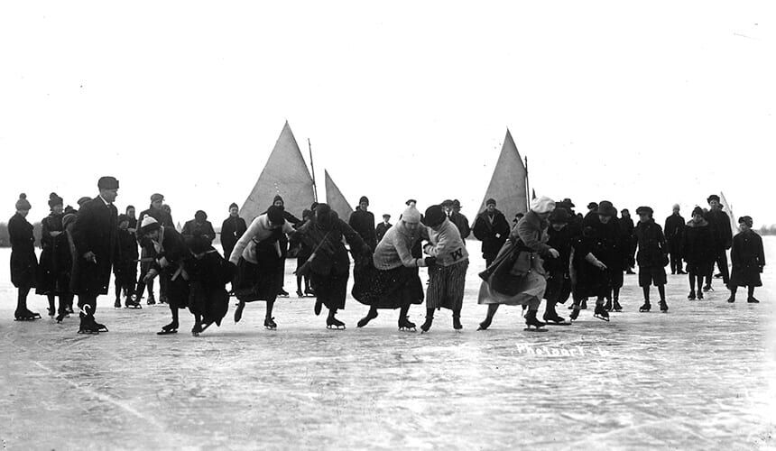 Students prepared to take off during a skating race in 1916. (Image courtesy of UW Digital Collections Center.) Students prepared to take off during a skating race in 1916.