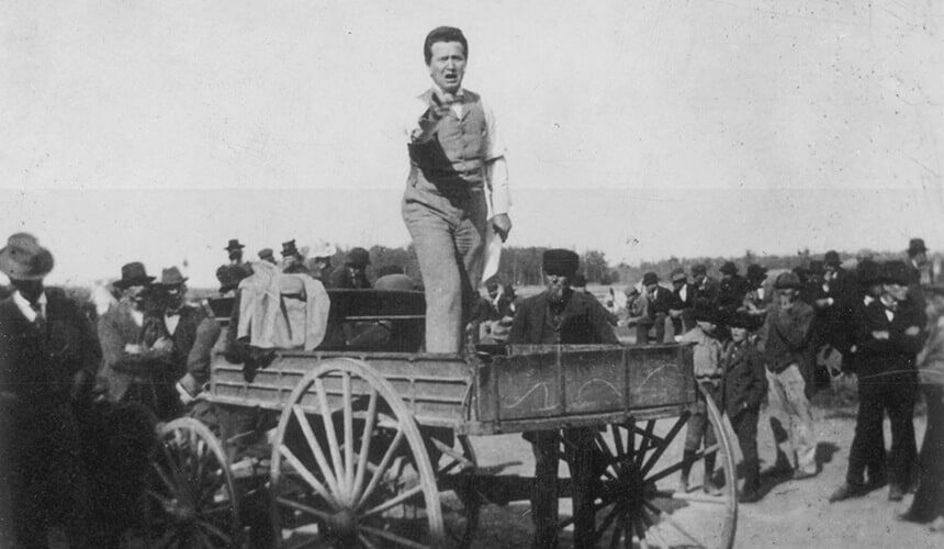 La Follette speaking to a crowd.