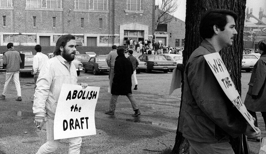 Protestors on the UW campus that opposed the draft. (Image courtesy of UW Archives, #S00899.) Protestors on the UW campus that opposed the draft.