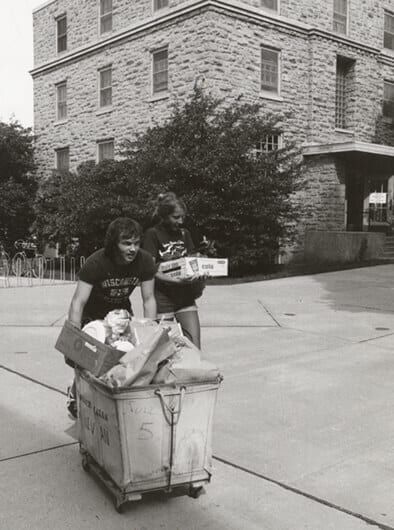Students moving in to Kronshage Halls in 1975.