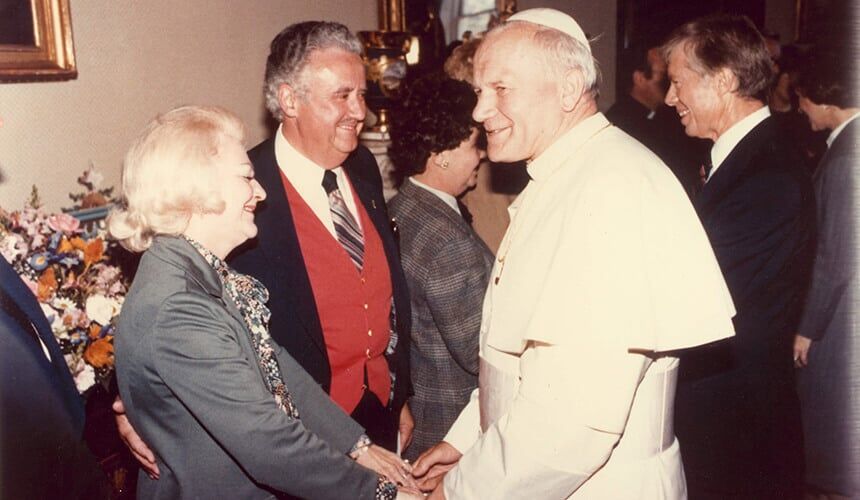 Joyce Dreyfus, Governor Lee Dreyfus, Pope John Paul II and Jimmy Carter and Rosalynn Carter at a papal dinner held at the White House. (Image courtesy of the Wisconsin Historical Society.) Joyce Dreyfus, Governor Lee Dreyfus, Pope John Paul II and Jimmy Carter and Rosalynn Carter at a papal dinner held at the White House.