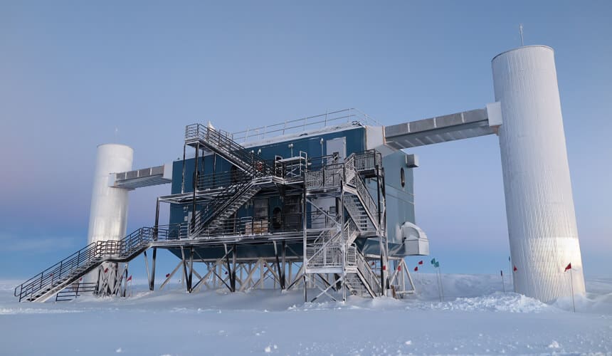 The IceCube Laboratory at the Amundsen-Scott South Pole Station in Antarctica. (Image courtesy of IceCube, photo by Erik Beiser.)
